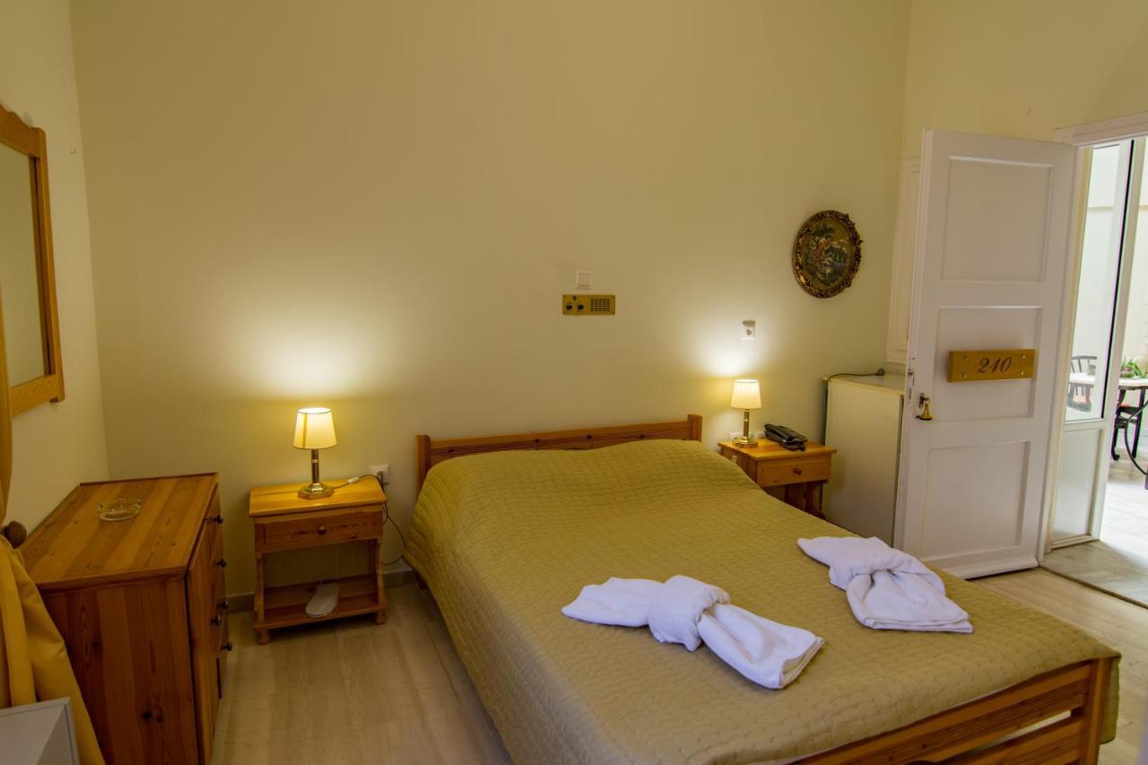 Hotel Halaris Ermoupoli Esterno foto